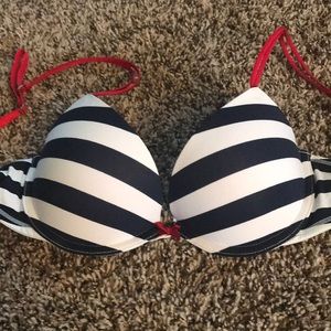 NWT Gilly Hicks Push ‘Em Up Bra